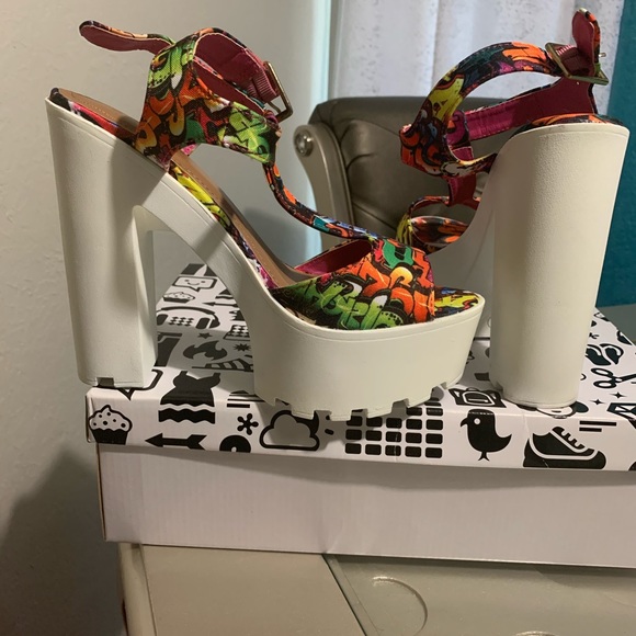Graffiti chunky heels - Picture 3 of 3